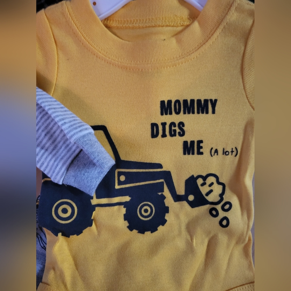 Carter's outfit